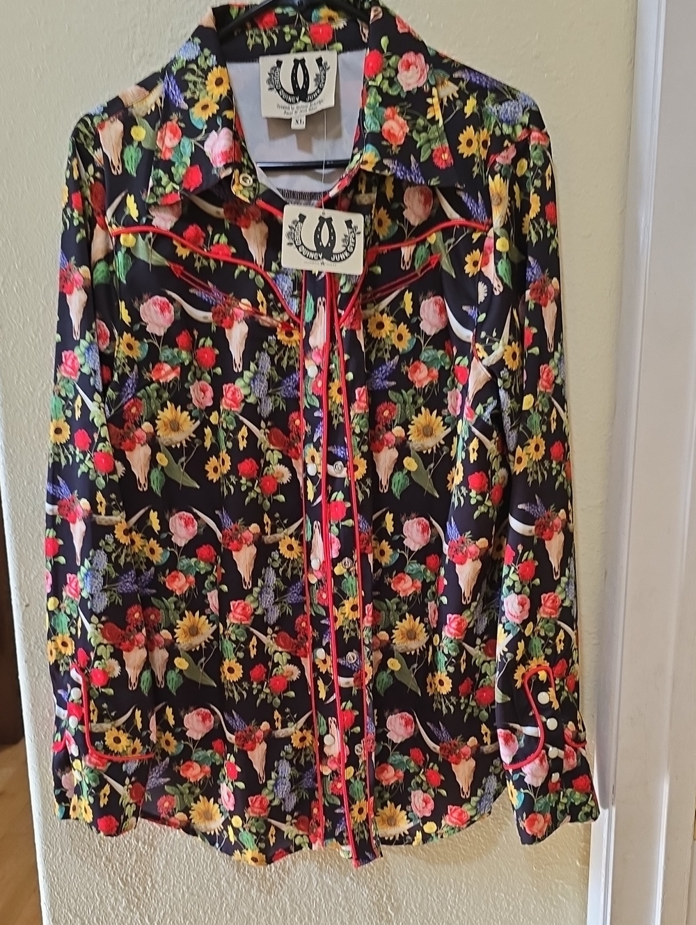 Rodeo Quincy Junk Gypsy Women's Floral Button-Down Shirt in Black